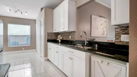 Kitchen - 10510 Egret Haven Ln, Riverview, FL 33578 photo 2 of 3