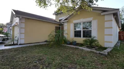 Exterior - 10510 Egret Haven Ln, Riverview, FL 33578 photo 3 of 13