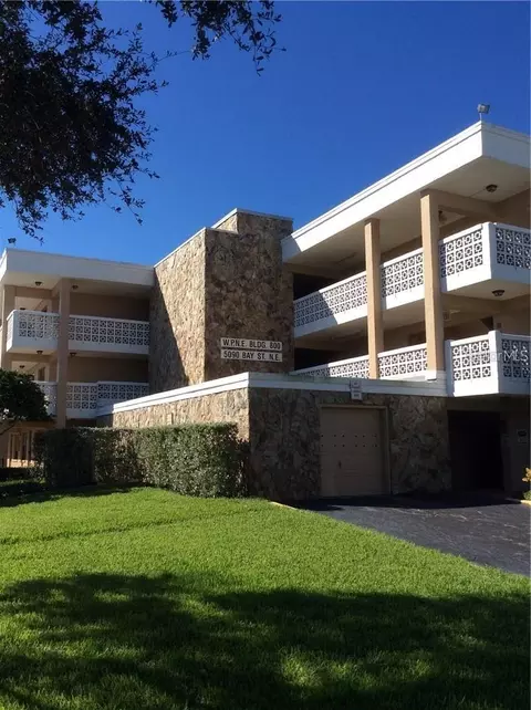 5090 Bay St NE #220, Saint Petersburg, FL 33703