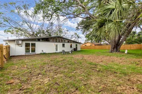 Exterior - 5023 9th St E, Bradenton, FL 34203 photo 4 of 6