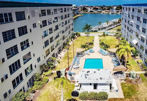 2960 59th St S #614, Gulfport, FL 33707