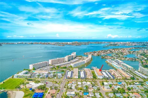 3018 59th St S #112, Gulfport, FL 33707