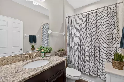 Bath - 18428 Malinche Loop, Spring Hill, FL 34610 photo 2 of 6