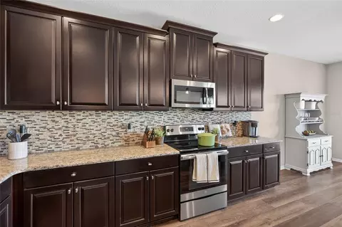 Kitchen - 18428 Malinche Loop, Spring Hill, FL 34610 photo 5 of 7