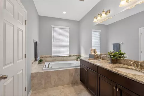 Bath - 18428 Malinche Loop, Spring Hill, FL 34610 photo 3 of 6