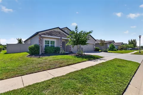 Exterior - 18428 Malinche Loop, Spring Hill, FL 34610 photo 9 of 15