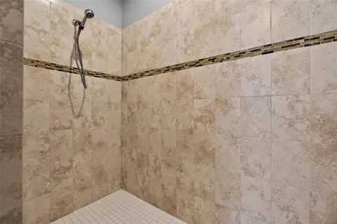 Bath - 18428 Malinche Loop, Spring Hill, FL 34610 photo 5 of 6