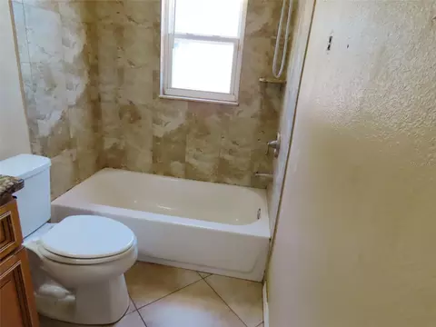 Bath - 12909 123rd Ave, Largo, FL 33774 photo 2 of 2