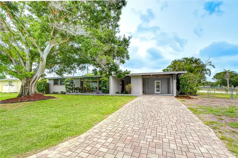 1901 Oxford St N, Saint Petersburg, FL 33710
