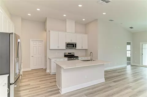 Kitchen - 12361 Oak Hill Way, Parrish, FL 34219 photo 2 of 6