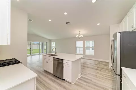 Kitchen - 12361 Oak Hill Way, Parrish, FL 34219 photo 6 of 6