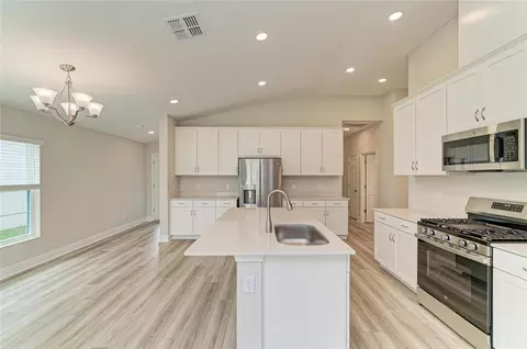 Kitchen - 12361 Oak Hill Way, Parrish, FL 34219 photo 4 of 6