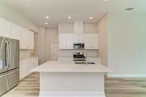 Kitchen - 12361 Oak Hill Way, Parrish, FL 34219 photo 3 of 6