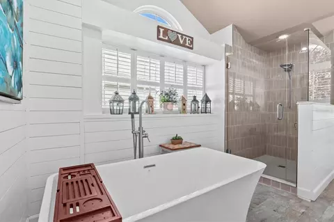 Bath - 1049 Larkin Rd, Spring Hill, FL 34608 photo 3 of 7