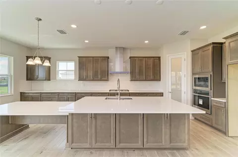 Kitchen - 10316 Longmeadow Ave, Parrish, FL 34219 photo 2 of 6