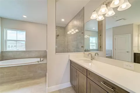 Bath - 10316 Longmeadow Ave, Parrish, FL 34219 photo 1 of 9