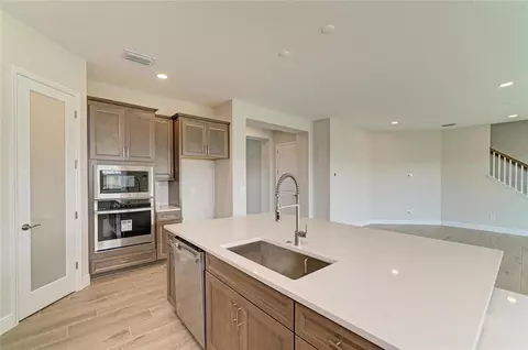 Kitchen - 10316 Longmeadow Ave, Parrish, FL 34219 photo 5 of 6