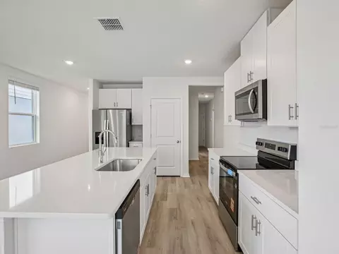 Kitchen - 7817 Gilchrist Springs Dr, Parrish, FL 34219 photo 3 of 4
