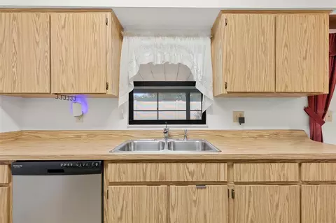 Kitchen - 1836 Craven Dr, Seffner, FL 33584 photo 2 of 4