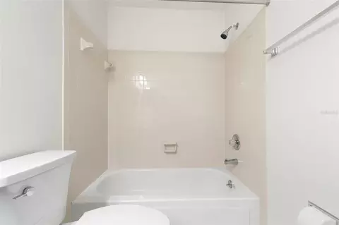 Bath - 1836 Craven Dr, Seffner, FL 33584 photo 3 of 3