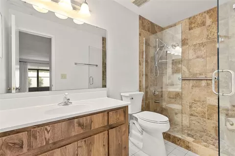 Bath - 1836 Craven Dr, Seffner, FL 33584 photo 1 of 3