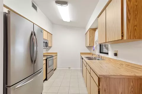 Kitchen - 1836 Craven Dr, Seffner, FL 33584 photo 1 of 4