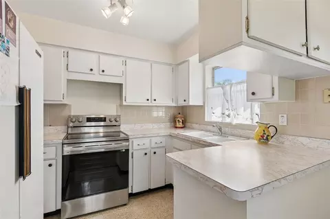Kitchen - 6432 Spring Hill Dr, Spring Hill, FL 34606 photo 4 of 5