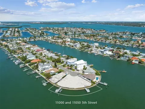 11050 5th St E, Treasure Island, FL 33706