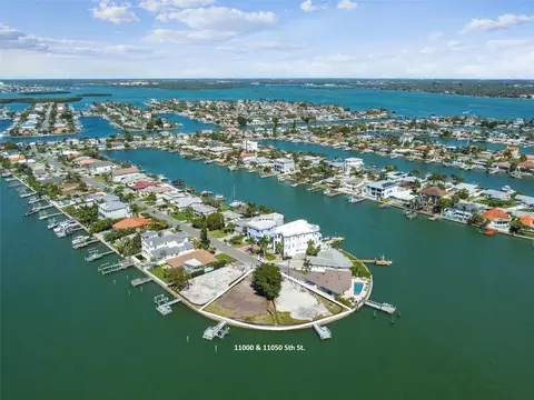11050 5th St E, Treasure Island, FL 33706
