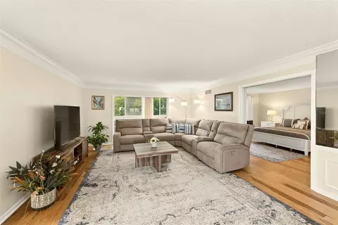 Living - 131 Bluff View Dr #401, Belleair Bluffs, FL 33770 photo 2 of 4