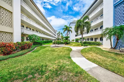 Exterior - 131 Bluff View Dr #401, Belleair Bluffs, FL 33770 photo 5 of 9