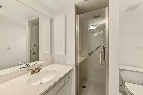 Bath - 131 Bluff View Dr #401, Belleair Bluffs, FL 33770 photo 4 of 4