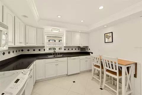 Kitchen - 131 Bluff View Dr #401, Belleair Bluffs, FL 33770 photo 2 of 3