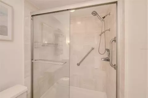 Bath - 131 Bluff View Dr #401, Belleair Bluffs, FL 33770 photo 3 of 4
