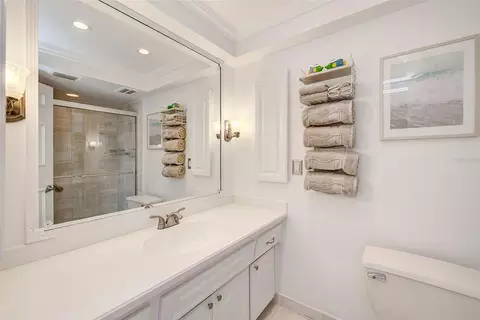 Bath - 131 Bluff View Dr #401, Belleair Bluffs, FL 33770 photo 1 of 4