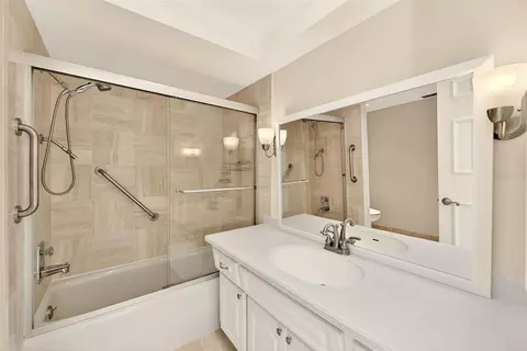 Bath - 131 Bluff View Dr #401, Belleair Bluffs, FL 33770 photo 2 of 4