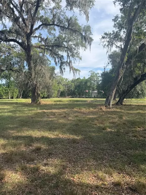 000 Palomino Lakes Dr, Dade City, FL 33523