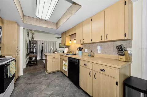 Kitchen - 2907 Whispering Dr N, Largo, FL 33771 photo 5 of 7