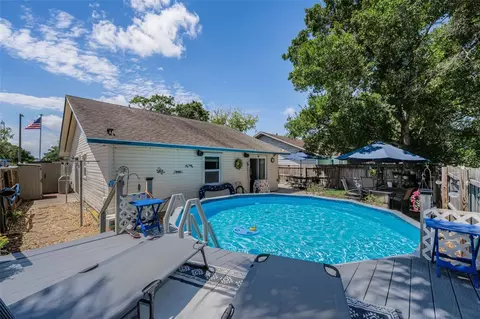 Exterior - 2907 Whispering Dr N, Largo, FL 33771 photo 12 of 13