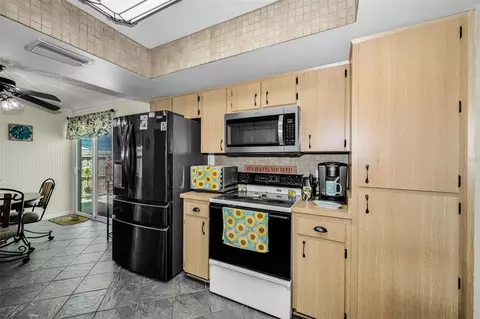 Kitchen - 2907 Whispering Dr N, Largo, FL 33771 photo 3 of 7