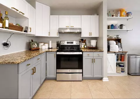 Kitchen - 10331 Summerview Cir, Riverview, FL 33578 photo 3 of 4