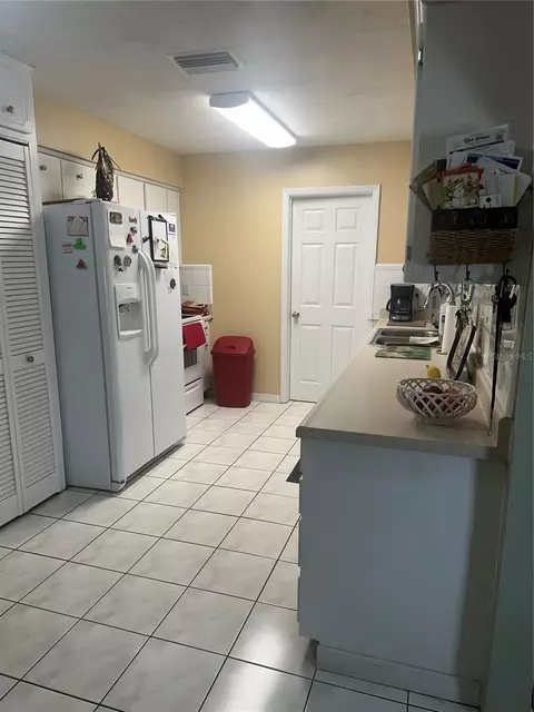 Kitchen - 11815 Washington St, Seffner, FL 33584 photo 2 of 3