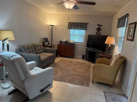 Living - 11815 Washington St, Seffner, FL 33584 photo 2 of 3