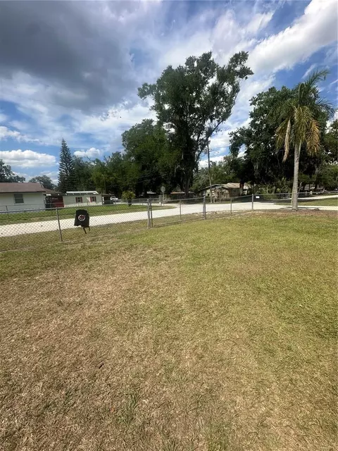 Exterior - 11815 Washington St, Seffner, FL 33584 photo 2 of 9