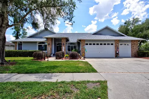 5725 Wedgefield Dr, Zephyrhills, FL 33541