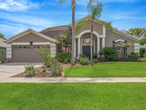 1804 River Crossing Dr, Valrico, FL 33596