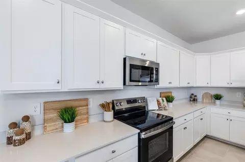 Kitchen - 17839 Garden Grove Way, Parrish, FL 34219 photo 4 of 6