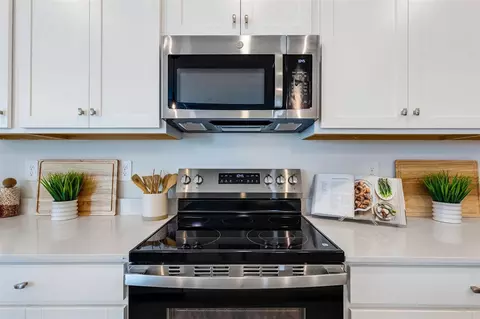 Kitchen - 17839 Garden Grove Way, Parrish, FL 34219 photo 6 of 6