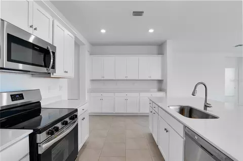 Kitchen - 3337 Night Star Ter, Parrish, FL 34219 photo 2 of 6