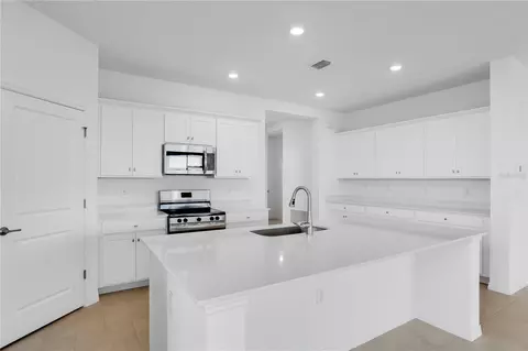 Kitchen - 3337 Night Star Ter, Parrish, FL 34219 photo 3 of 6